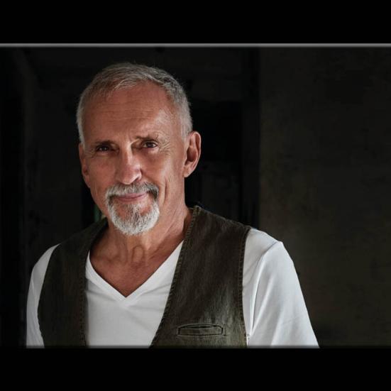 Portræt af Jussi Adler-Olsen. Pressefoto: Tine Harden